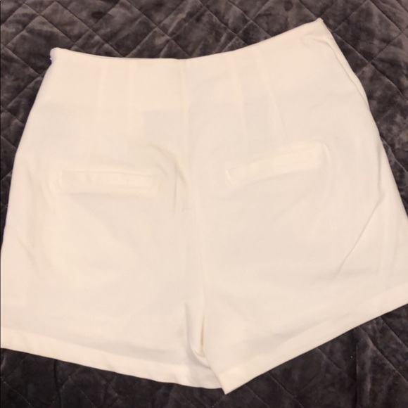 Off white high waisted shorts - Picture 2 of 2